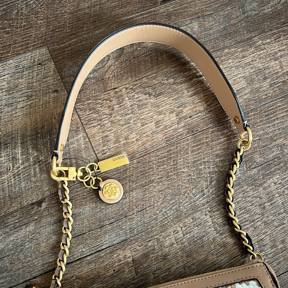 Women's multi-compartment shoulder bag Guess with bag charms - Picture 7 of 16
